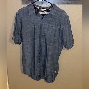 Men’s gray button up